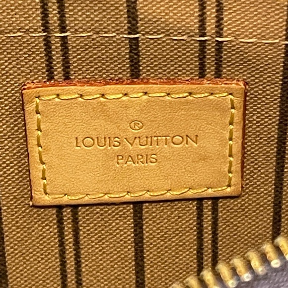 Louis Vuitton Neverfull Pouch - Picture 4 of 5
